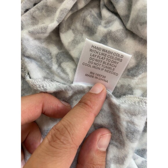 Rose + Olive Women's Size 3X Cheetah Print Blouse Black White Stretch Soft Chic - Picture 5 of 10